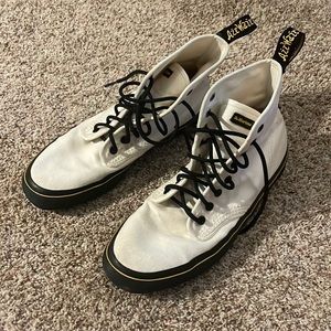 Dr Martens Monet Canvas High Top Men’s 8 Women’s 10 Black and White